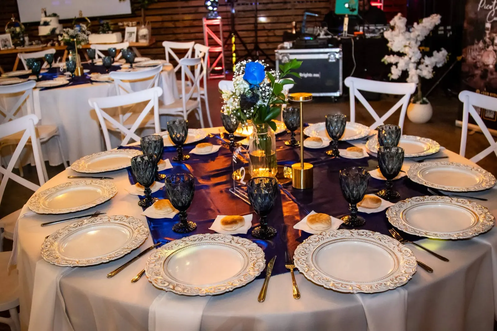Montaje con flores y decoración de mesa