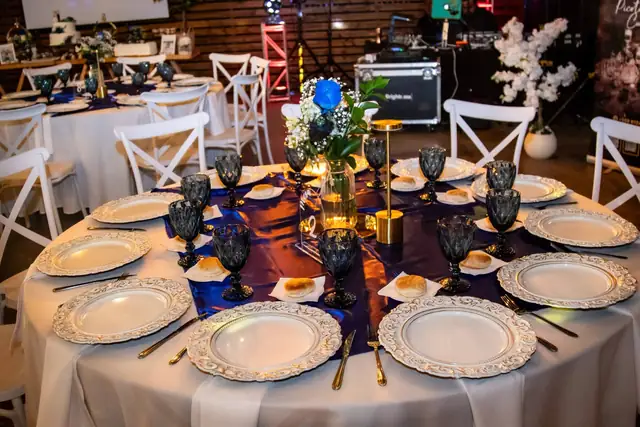 Mesa montada para una celebración